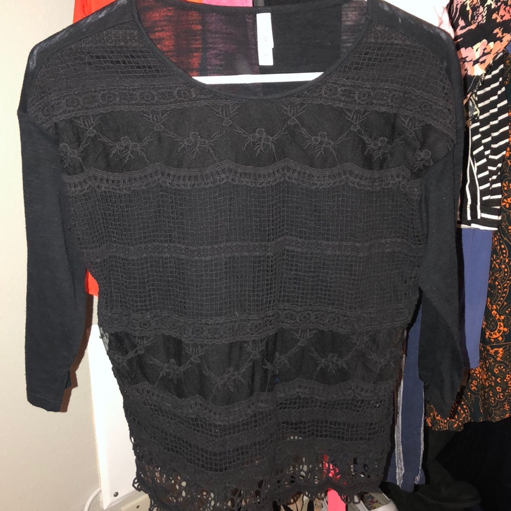 Lacey overlay top